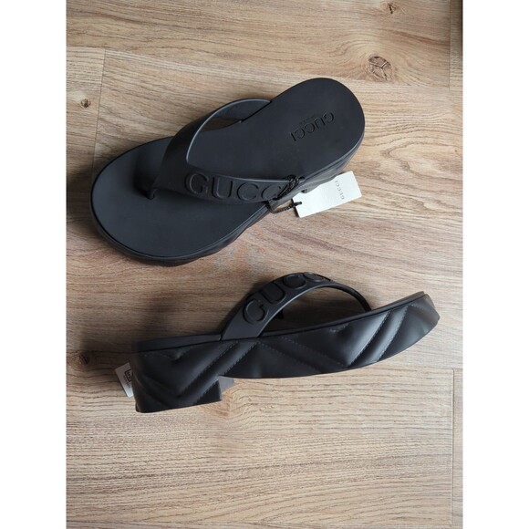 Gucci Logo Rubber Platform Embossed Marmot Thong Sandals - Picture 2 of 14